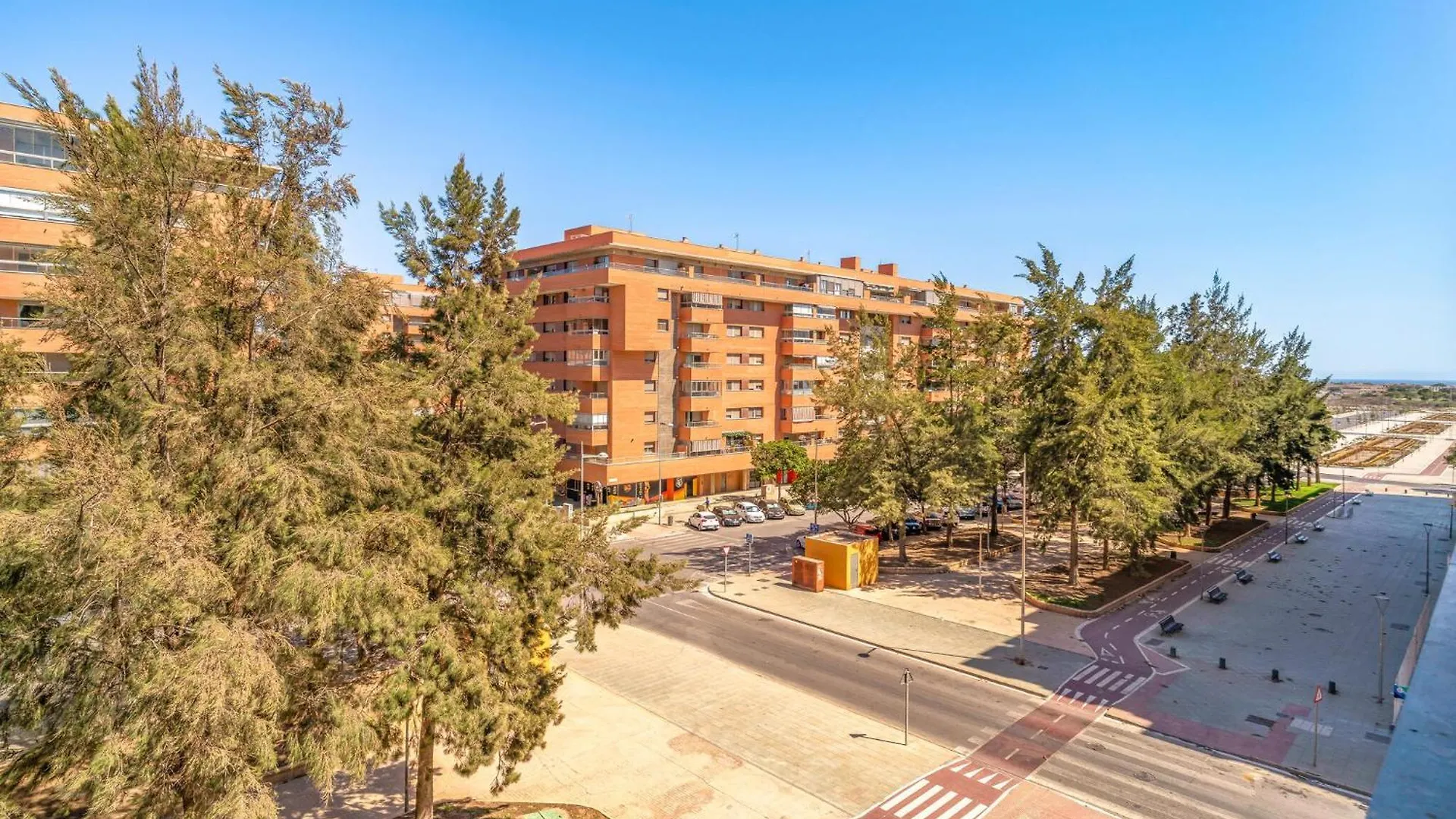 3 Bedroom Cozy Apartment In Almeria Spain