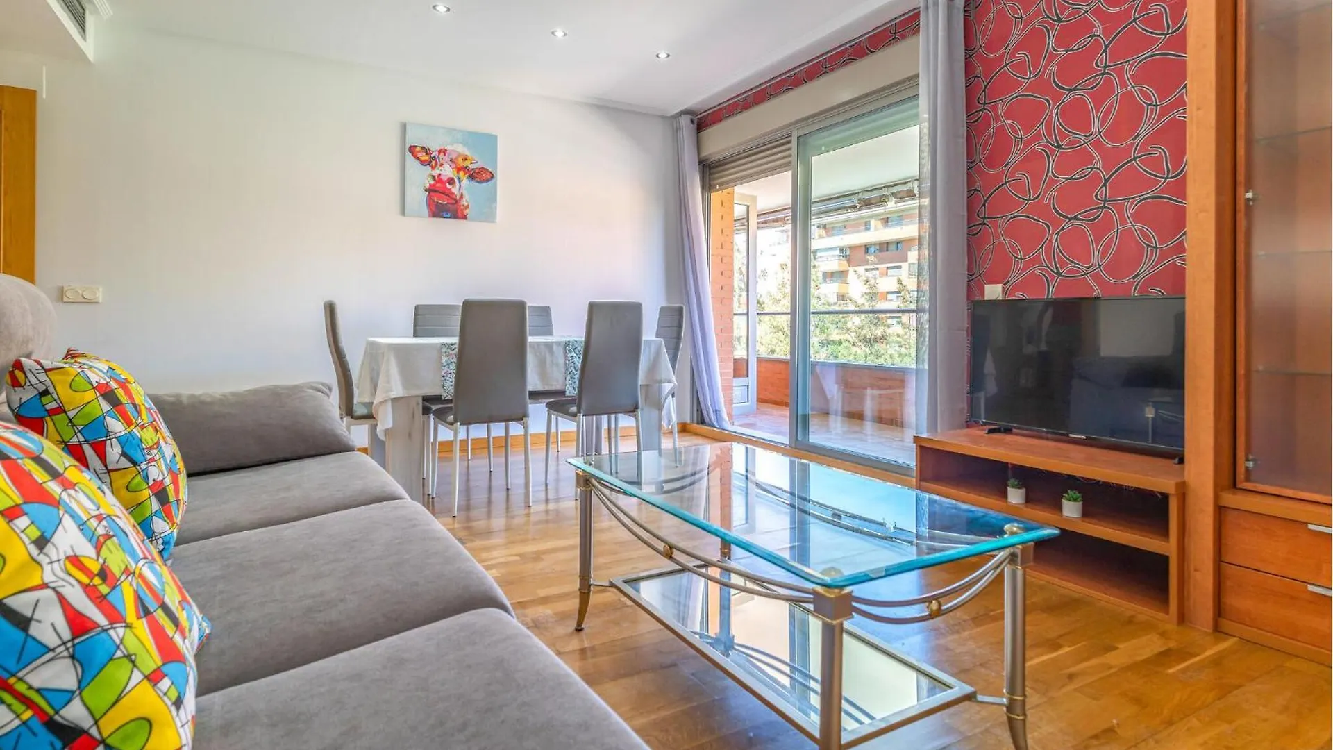 3 Bedroom Cozy Apartment In Almeria