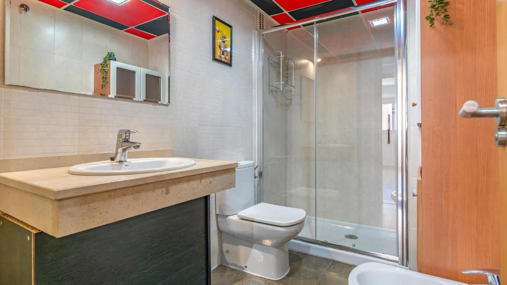 3 Bedroom Cozy Apartment In Almeria Spain