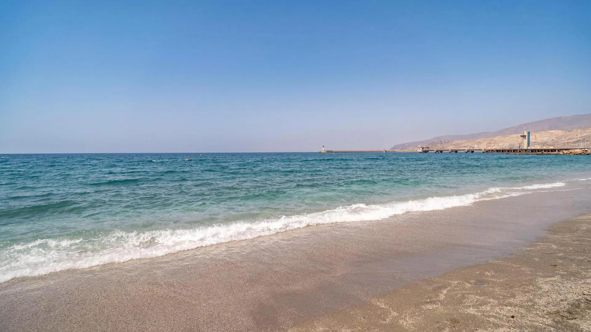 3 Bedroom Cozy Apartment In Almeria 0*,