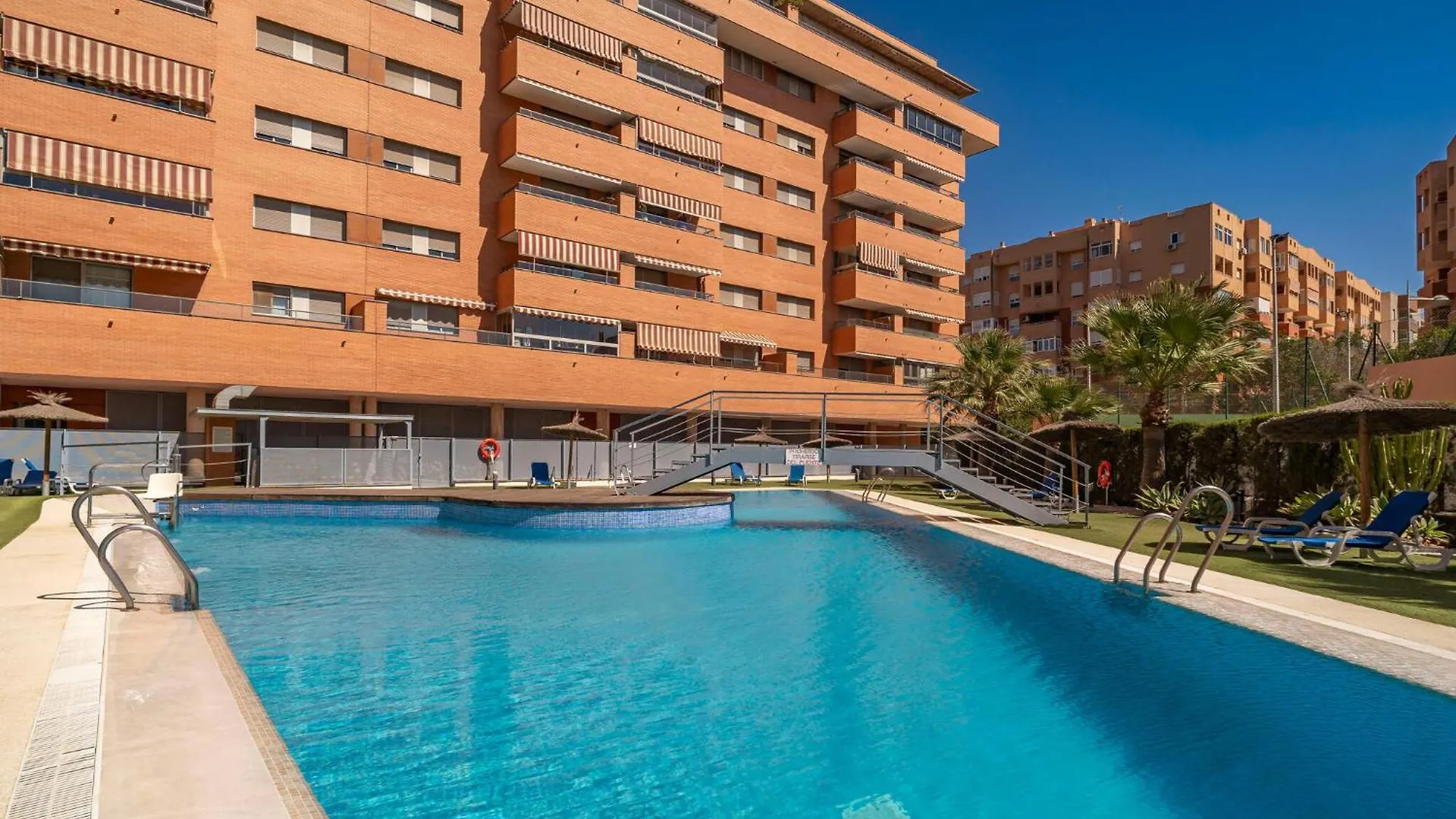 3 Bedroom Cozy Apartment In Almeria