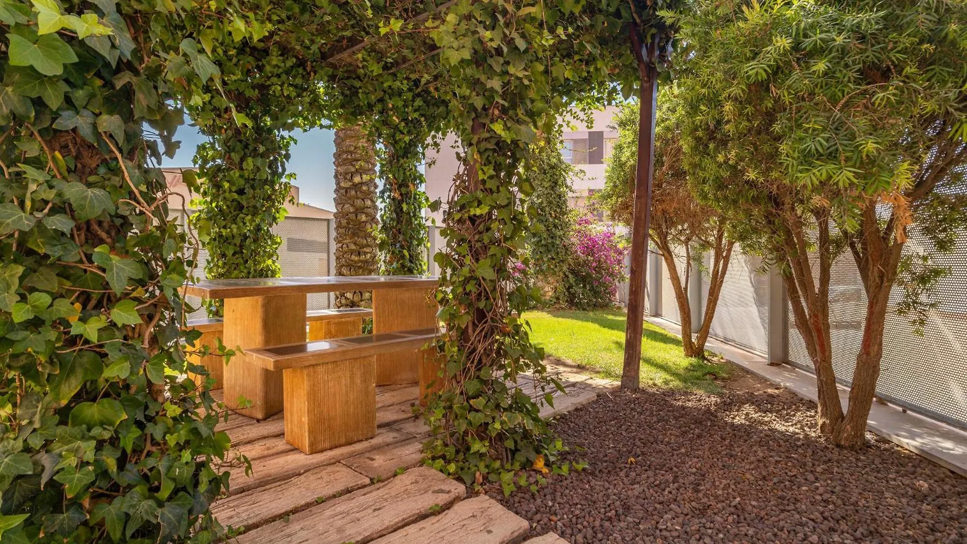 3 Bedroom Cozy Apartment In Almeria
