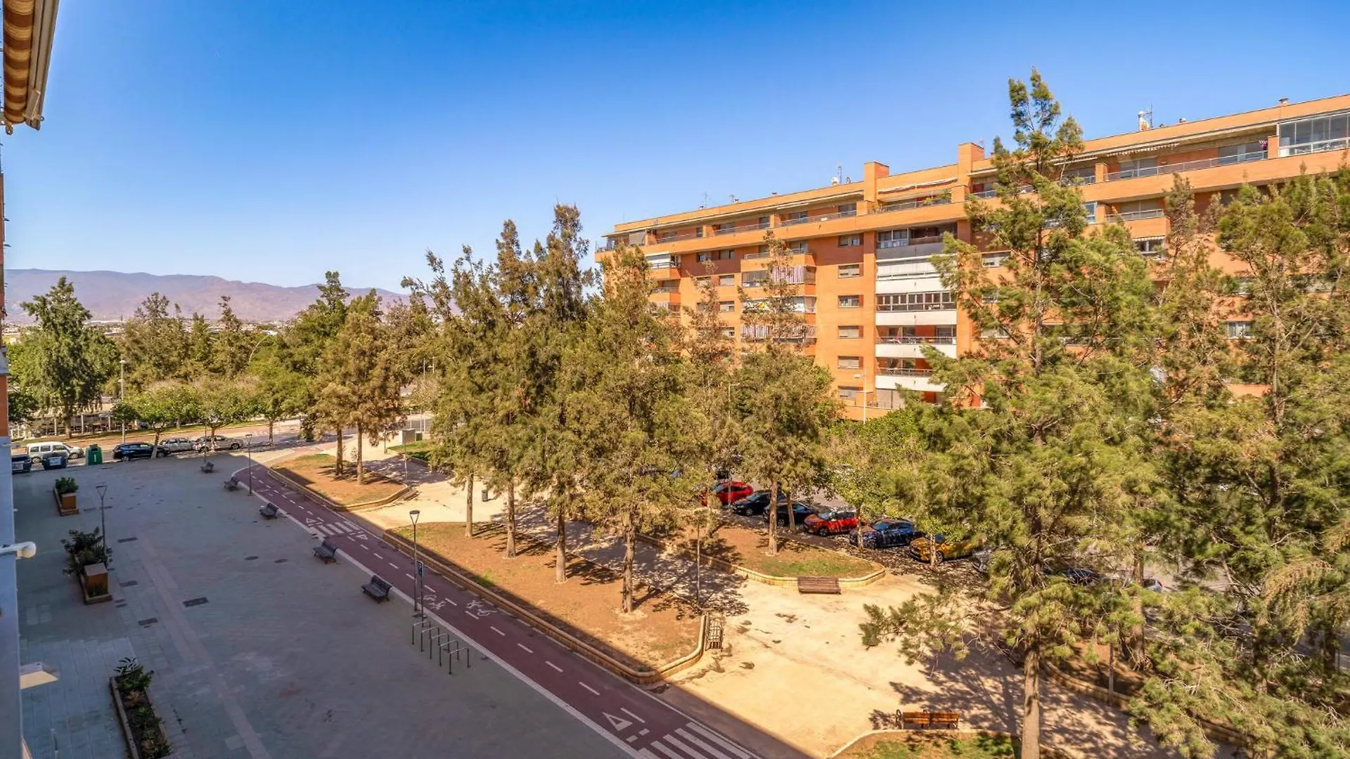 3 Bedroom Cozy Apartment In Almeria 0*,