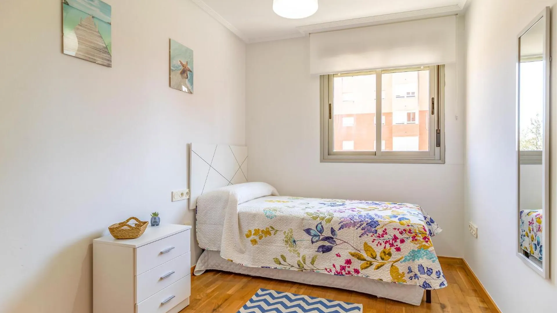 3 Bedroom Cozy Apartment In Almería Španělsko