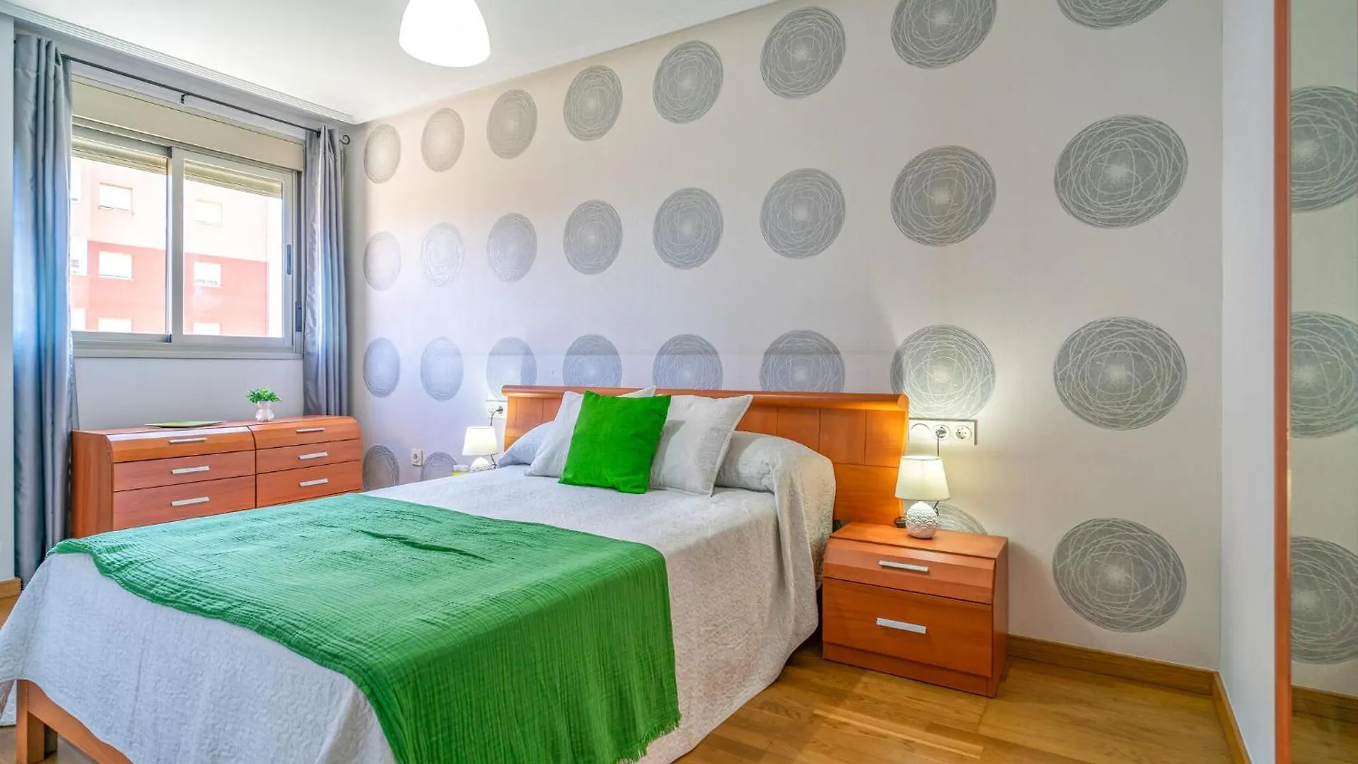 3 Bedroom Cozy Apartment In Almería