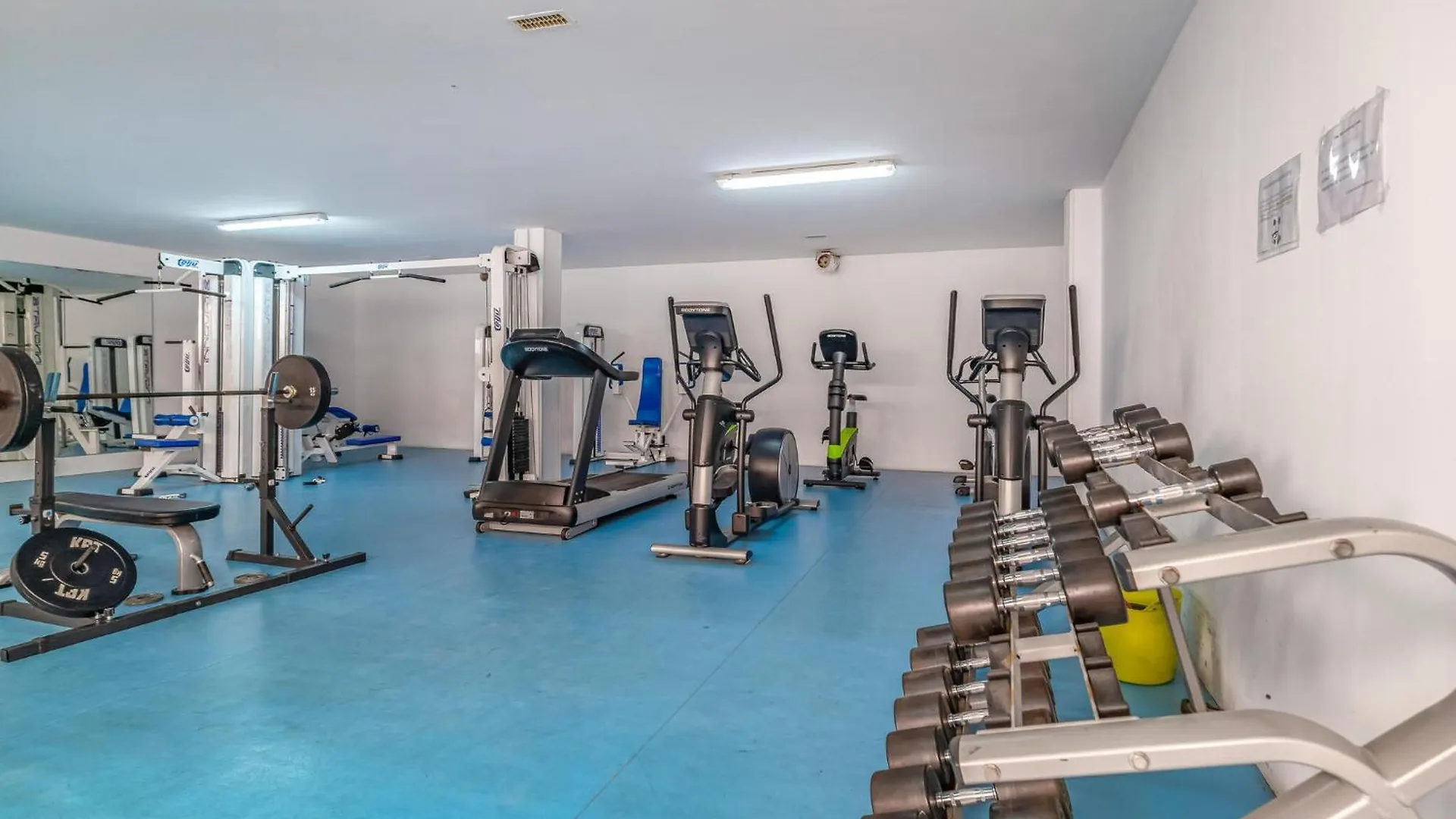 3 Bedroom Cozy Apartment In Almería