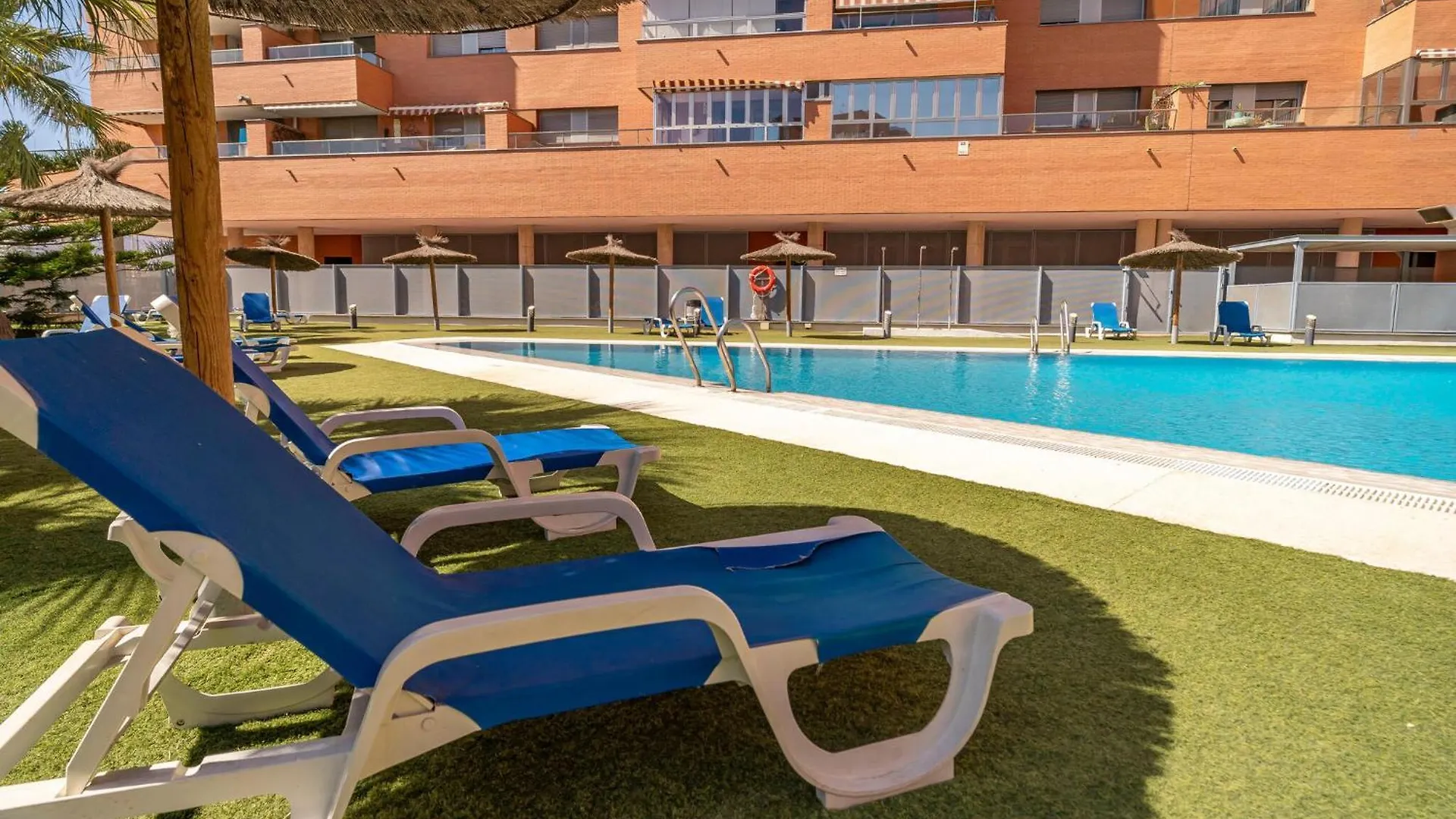 3 Bedroom Cozy Apartment In Almería